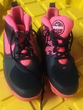 #0113 Nike girl basketball shoes